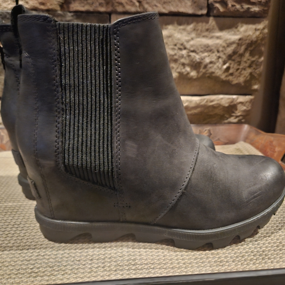 Joan of Arctic wedges sorel